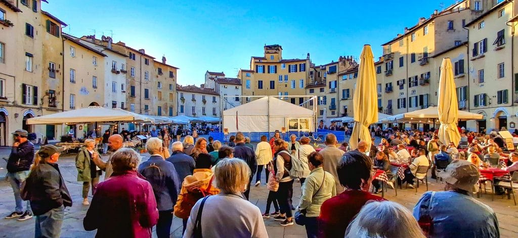Lucques la place de l'amphithéâtre
