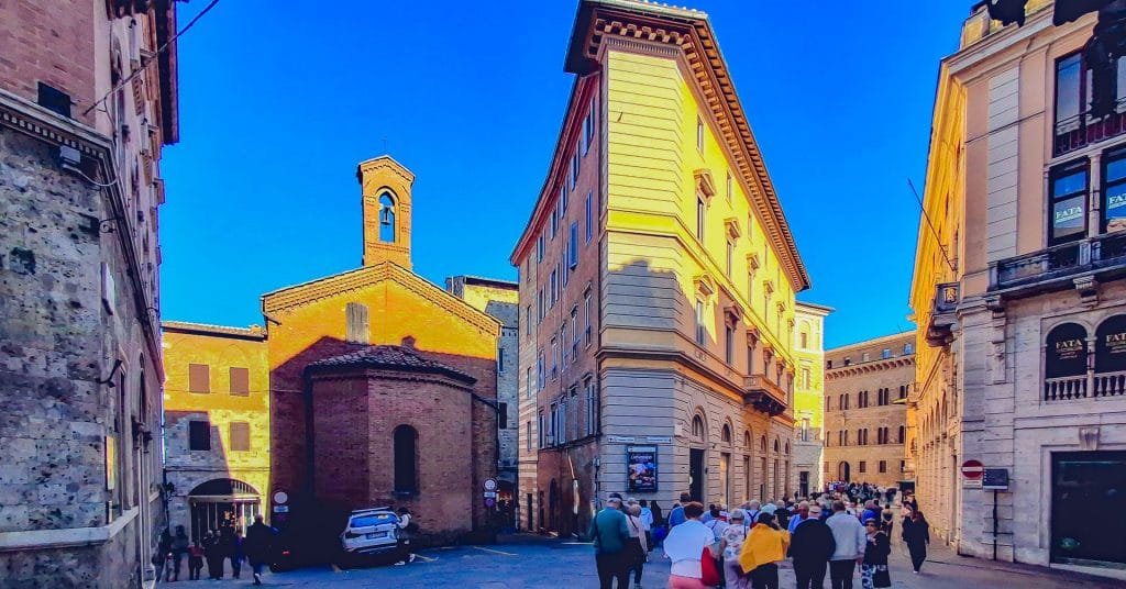 Sienne, Piazza Giacomo Matteotti, église Sainte Marie des Neiges