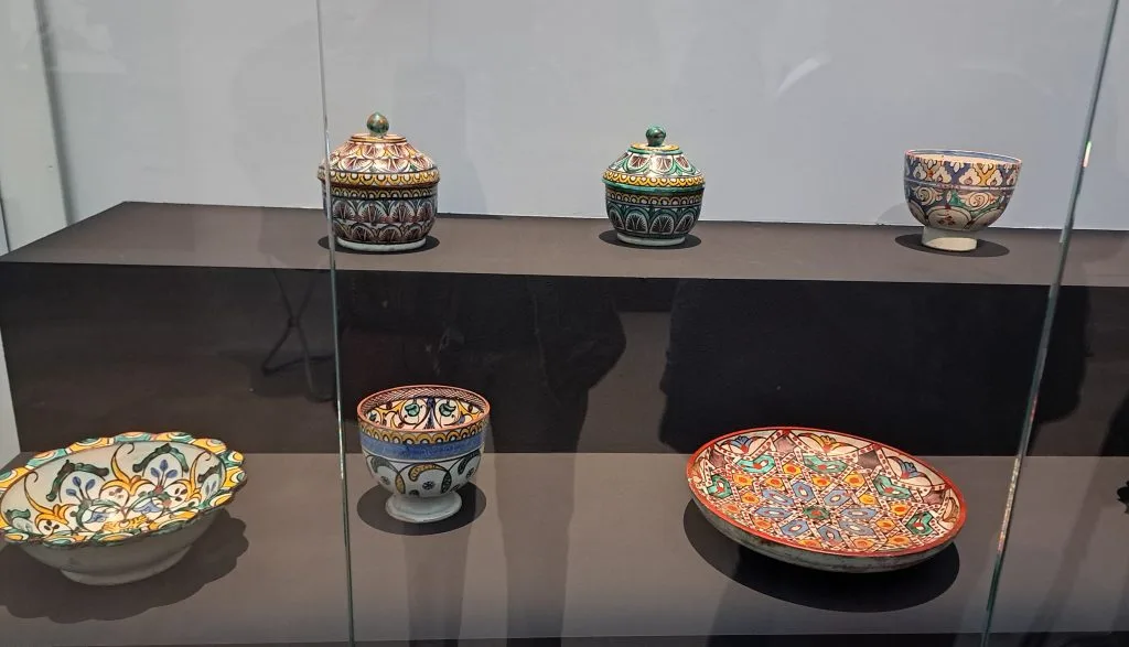 Ensemble-de-céramiques-1830