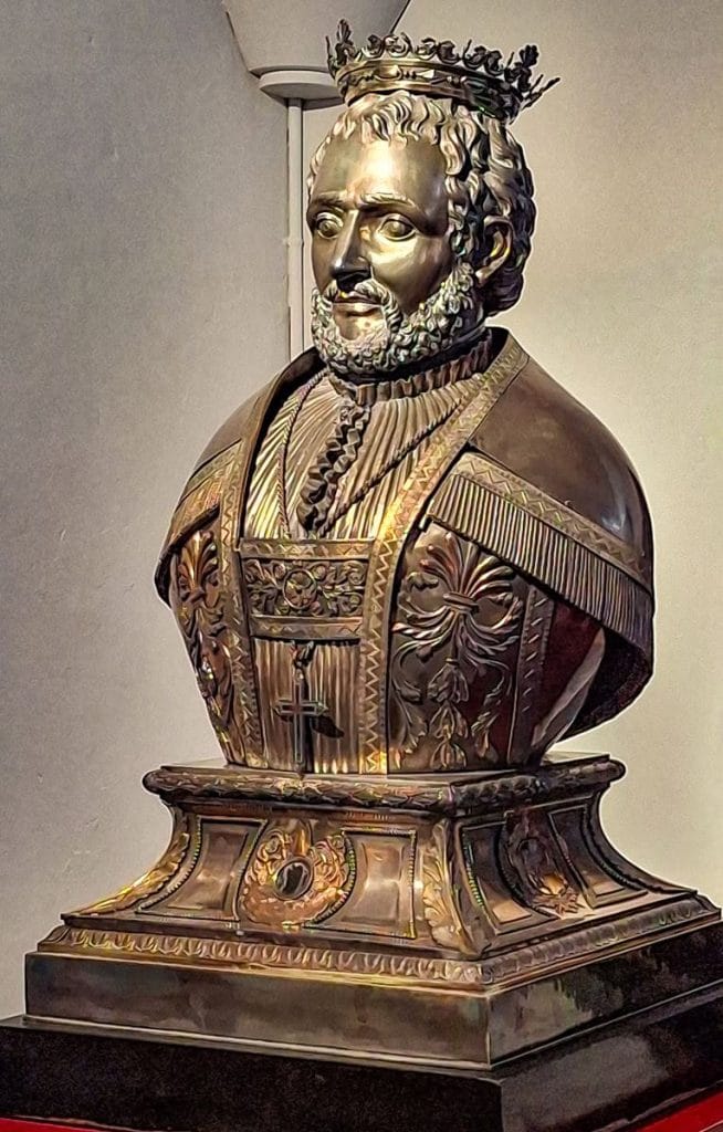 5 Bergues Le Musée du Mont-de-Piété buste reliquaire PD