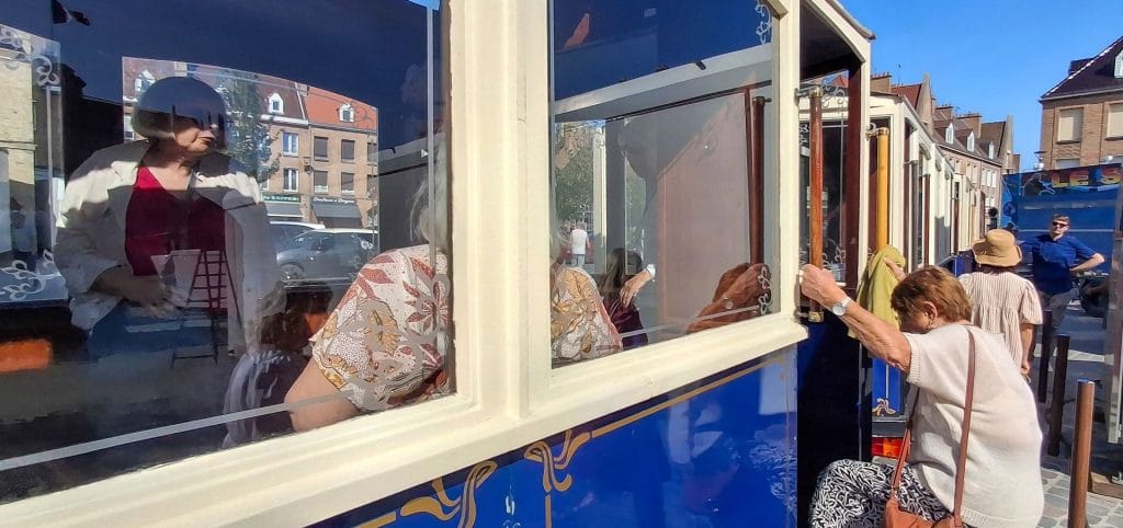 6 BERGUES Le petit train touristique PD