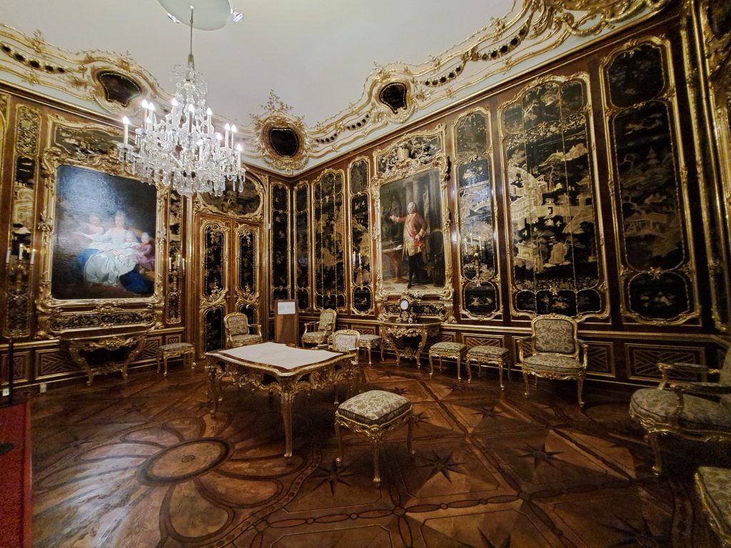 Schönbrunn Salon Vieux-Laque